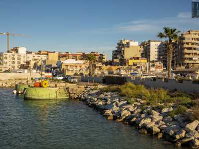 Un panorama che rivela la vera anima di questo �disordinato� e popolare quartiere, da sempre un po� isolato dal resto di Bari, ma affacciato sull�intenso blu del mare Adriatico